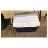 RUBBERMAID COOLER