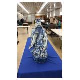 CHINESE BLUE&WHITE PORCELAIN MAN HOLDING LOTUS CUP