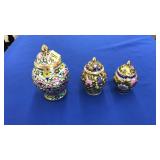 3 ASIAN POLYCHROME DECORATED LIDDED CUPS
