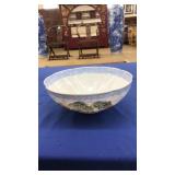 CHINESE POLYCHROME DECORATED PORCELAIN FOOTED BOWL