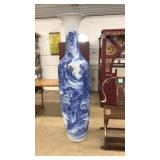 CHINESE BLUE & WHITE PORCELAIN PEMPLE VASE