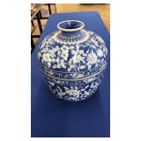 CHINESE BLUE&WHITE CERAMIC COVERED FOOD CONTAINER