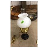 DECORATIVE SIDE TABLE OIL LAMP