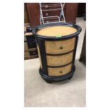 VNTG. VENETIAN STYLE ACCENT TABLE