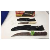 2 HUNTING KNIVES WITH SHEATH, ONE WITH BOX