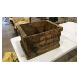 ANTIQUE WOOD ADVERTISING CRATE
