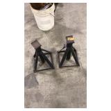 PAIR OF METAL JACK STANDS