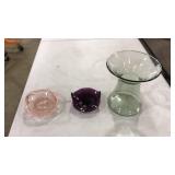 2 BON BON DISHES & 1 GLASS VASE