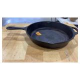 LODGE 10" CAST IRON SKILLET