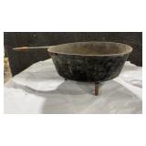 CAST IRON FOOTED PAN W/ HANDLE