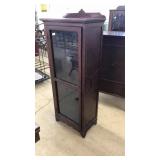 WOOD & GLASS DOOR GUN CABINET