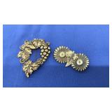 2 DECORATIVE BROOCHES