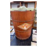 VINTAGE WHITE MOUNTAIN HAND CRANK ICE CREAM MAKER