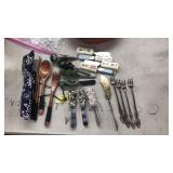 CHARCUTERIE SERVING UTENSILS