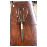 ANTIQUE 5 PRONG RAKE