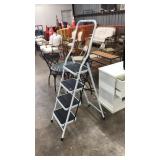 4 FT FOLDING LADDER