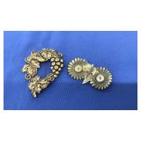 2 DECORATIVE BROOCHES