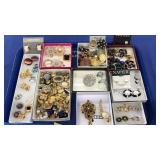 TRAY OF ASST COSTUME JEWELRY