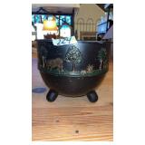 DECORATIVE CAULDRON WITH SAFARI SCENE
