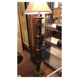 CHINESE WOOD LACQUERED VINTAGE FLOOR LAMP