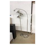 PAIR OF FLOOR LAMPS: SWING ARM AND FREE LIGHT