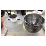 SALAD SPINNER AND STAINLESS STEEL STRAINER
