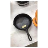 LODGE CAST IRON SKILLET 8'