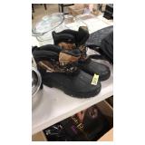 PAIR OF APRES INSULATED BOOTS, SIZE 11