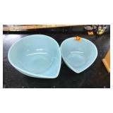 PAIR OF FIRE KING TEAR DROP MIXING BOWLS