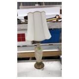 VNTG. WHITE TABLE LAMP