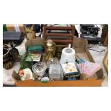 FLAT OF ASST HOUSEHOLD DECOR