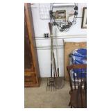 LOT OF GARDEN TOOLS