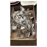 FLATWARE SET