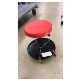 HYDRAULIC ADJUSTABLE MECHANICS STOOL ON WHEELS