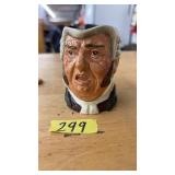 ROYAL DOULTON SMAL DICKEN CHARACTER