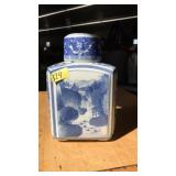 CHINESE PORCELAIN TEA CADDY W/LID