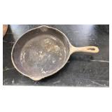 CAST IRON SKILLET, 8 IN