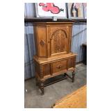 JACOBEAN STYLE OAK HUTCH