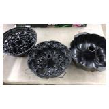 3 BUNDT PANS