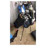SET OF WILSON GOLF CLUBS WITH BAG