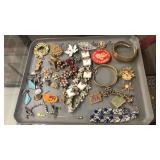 TRAY OF ASST COSTUME JEWELRY