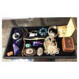 TRAY OF ASST COSTUME JEWELRY