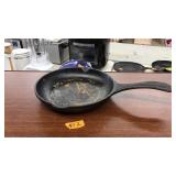 LODGE CAST IRON EGG SKILLET