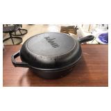 LODGE CAST IRON DUTCH OVEN , 10"