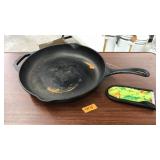LODGE CAST IRON SKILLET, 12"