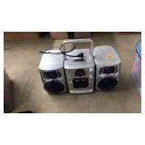 COMPACT DISC STEREO SYSTEM