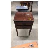 MAHOGANY NIGHT STAND 2 DRAWER