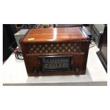 GENERAL ELECTRIC MODEL 221 TUBE RADIO