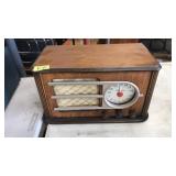 SILVERTONE WOODEN TUBE RADIO