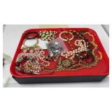 TRAY OF ASST COSTUME JEWELRY